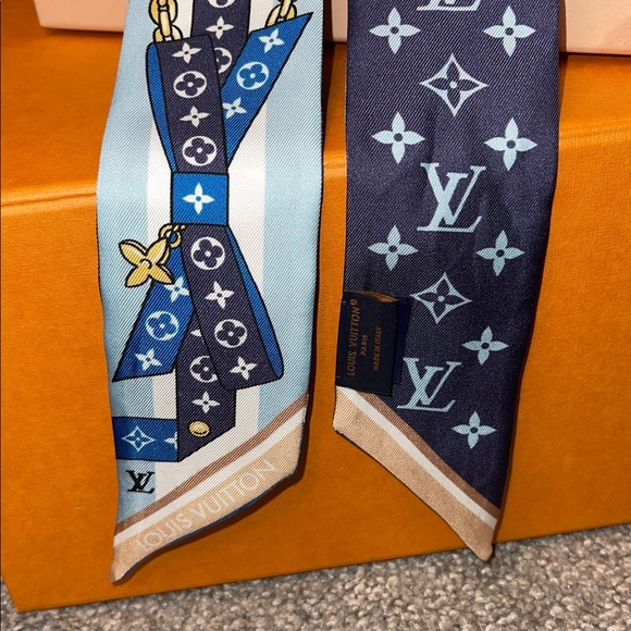Louis Vuitton Blue and Navy Scarf - Picture 3 of 10